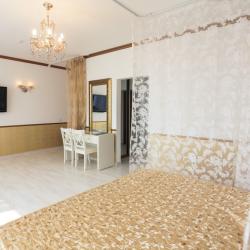 Номер люкс с 1 двуспальной кроватью