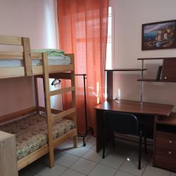 Кровать в женском 6-местном номере (удобства на этаже)