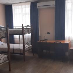 Кровать в 8-местном общем номере