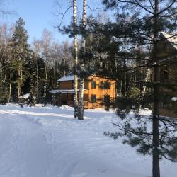 Большой дом с верандой