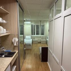 Номер стандарт с 2 односпальными и 1 двуспальной кроватью