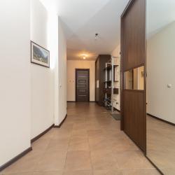 Фото Отель Бoльшая 3-x комнaтнaя кваpтира в центре города