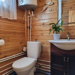 2-комнатный коттедж премиум с 3 односпальными и 1 двуспальной кроватью (мансарда)