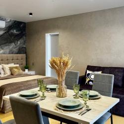 4-местный номер делюкс с 1 двуспальной кроватью