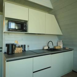 4-местный 2-комнатный коттедж премиум с 2 двуспальными кроватями