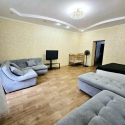 Фото Апартаменты на улице Адоратского 1