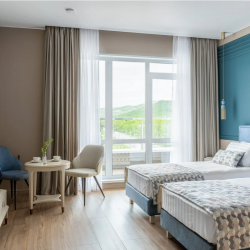 Стандартный номер с двумя раздельными кроватями (вид на море)