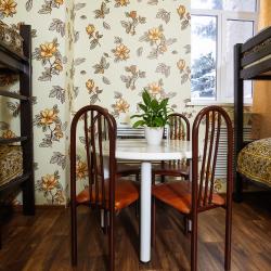 Кровать в 8-местном общем номере