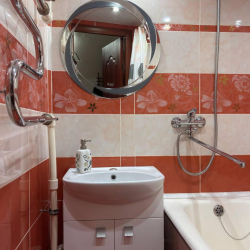 3-комнатные апартаменты улучшенные 3-к. квартира, 68 м², 4 кровати на союзной 135