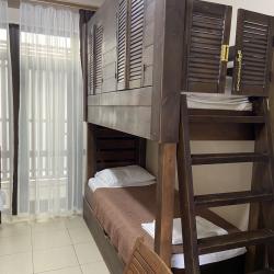 4-местный номер с ванной комнатой