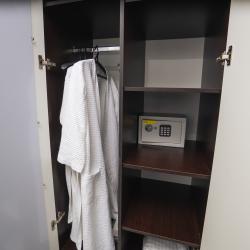 4-местный номер стандарт семейный с 1 двуспальной кроватью