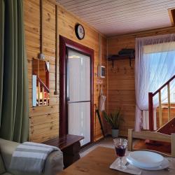 2-комнатный коттедж премиум с 3 односпальными и 1 двуспальной кроватью (мансарда)