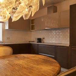 Трехкомнатный Дом 7 с кухней и гостиной