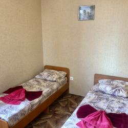 2-комнатная комната улучшенная с 4 односпальными кроватями