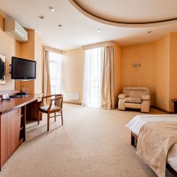 Номер стандарт комфорт №1 с 1 двуспальной кроватью