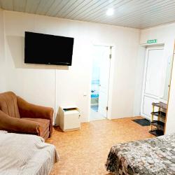 Комната стандарт с 1 двуспальной кроватью и диваном