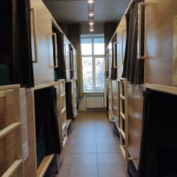 Одноместная капсула в 12-местном общем мужском номере
