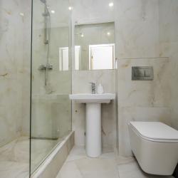 Номер стандарт с 1 двуспальной кроватью (цокольный этаж)