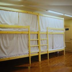 Кровать в 10-местном общем мужском номере
