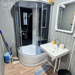 Номер стандарт с 3 односпальными кроватями 2 этаж (общие удобства)