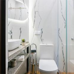 Deluxe Apartments