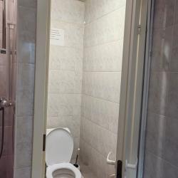 Кровать в 8-местном общем женском номере