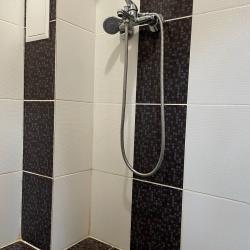 Комната комфорт с 1 односпальной и 1 двуспальной кроватью на 1 этаже