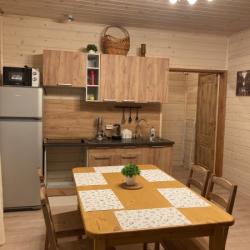Номер стандарт с 2 односпальными и 1 двуспальной кроватью