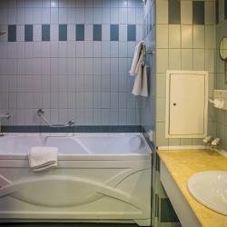Номер полулюкс улучшенный с 1 двуспальной кроватью