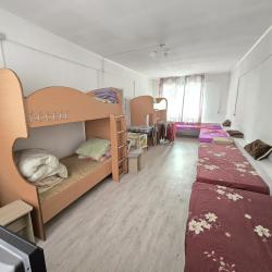 Кровать в 6-местном общем номере