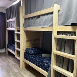 Кровать в 6-местном общем мужском номере