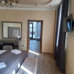 Номер люкс улучшенный с 1 двуспальной кроватью