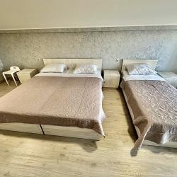 3-местная комната стандарт с 1 двуспальной и 1 односпальной кроватями (мансарда)