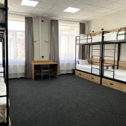 Кровать в 12-местном общем номере