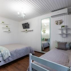 Комната стандарт с 1 односпальной и 1 двуспальной кроватью