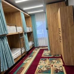 Кровать в 8-местном общем номере