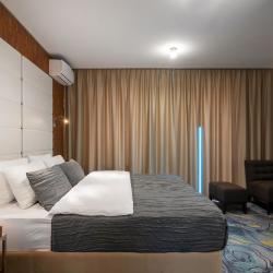 Фото V hotel & Rooftop lounge (В отель)