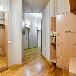 Фото Отель FlatStay Невский 170 | Трешка в центре с эркером и высокими потолками