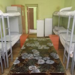 Кровать в 8-местном общем мужском номере (удобства на этаже)