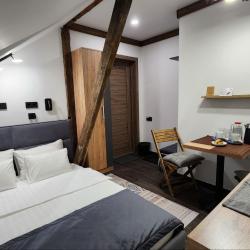 2-местный номер стандарт с 1 двуспальной кроватью (мансарда)