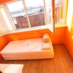 Номер стандарт семейный с 2 односпальными и 1 двуспальной кроватью