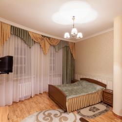 Комната комфорт с 1 двуспальной кроватью (с завтраком)