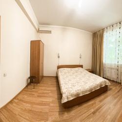 Номер стандарт с 1 двуспальной кроватью