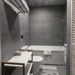 Фото Отель BarnHouse Village (БарнХаус Виллэдж)