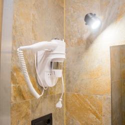 Кровать в 8-местном общем номере