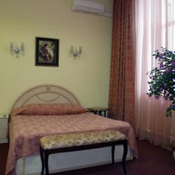 Номер стандарт с 1 двуспальной кроватью