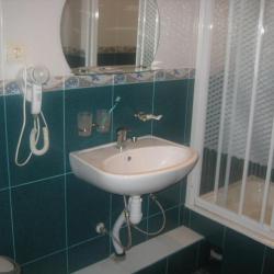 Номер стандарт с 1 двуспальной кроватью и диваном