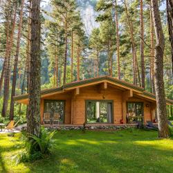 Шале Фэмили