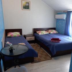 Комната стандарт с 1 односпальной и 1 двуспальной кроватью