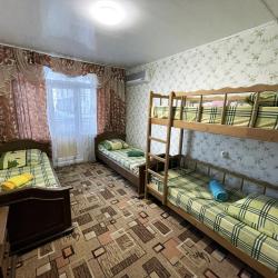 Комната комфорт с 2 односпальными кроватями и 1 двухъярусной кроватью